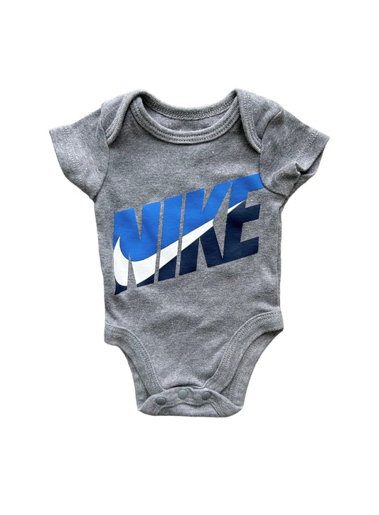 Cache couche Nike Newborn
